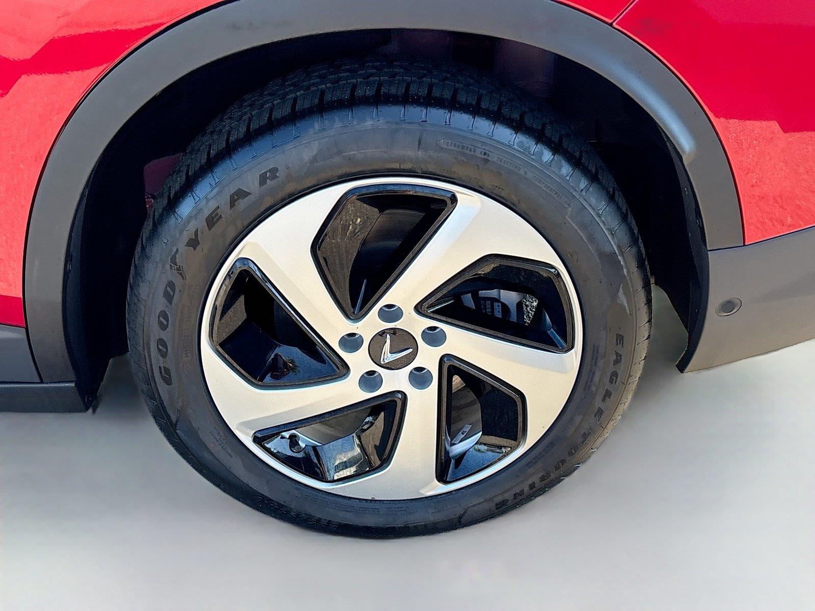 2025 VinFast VF 8 Eco