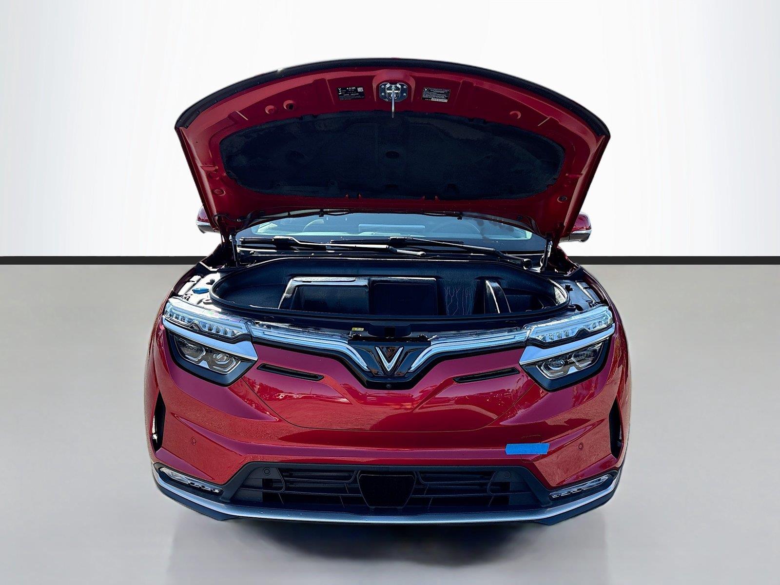 2025 VinFast VF 8 Eco