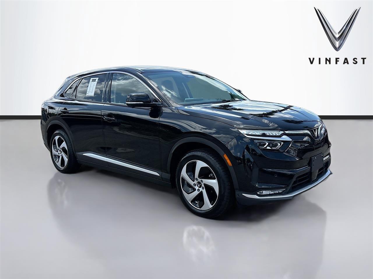 2025 VinFast VF 8 Eco