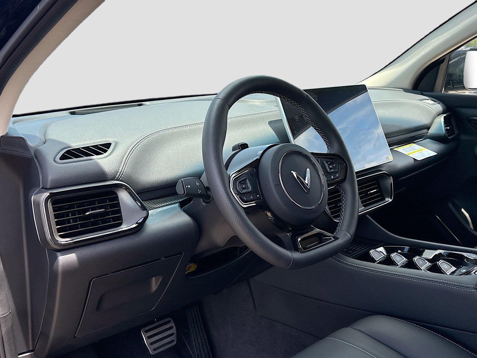 2025 VinFast VF 8 Eco
