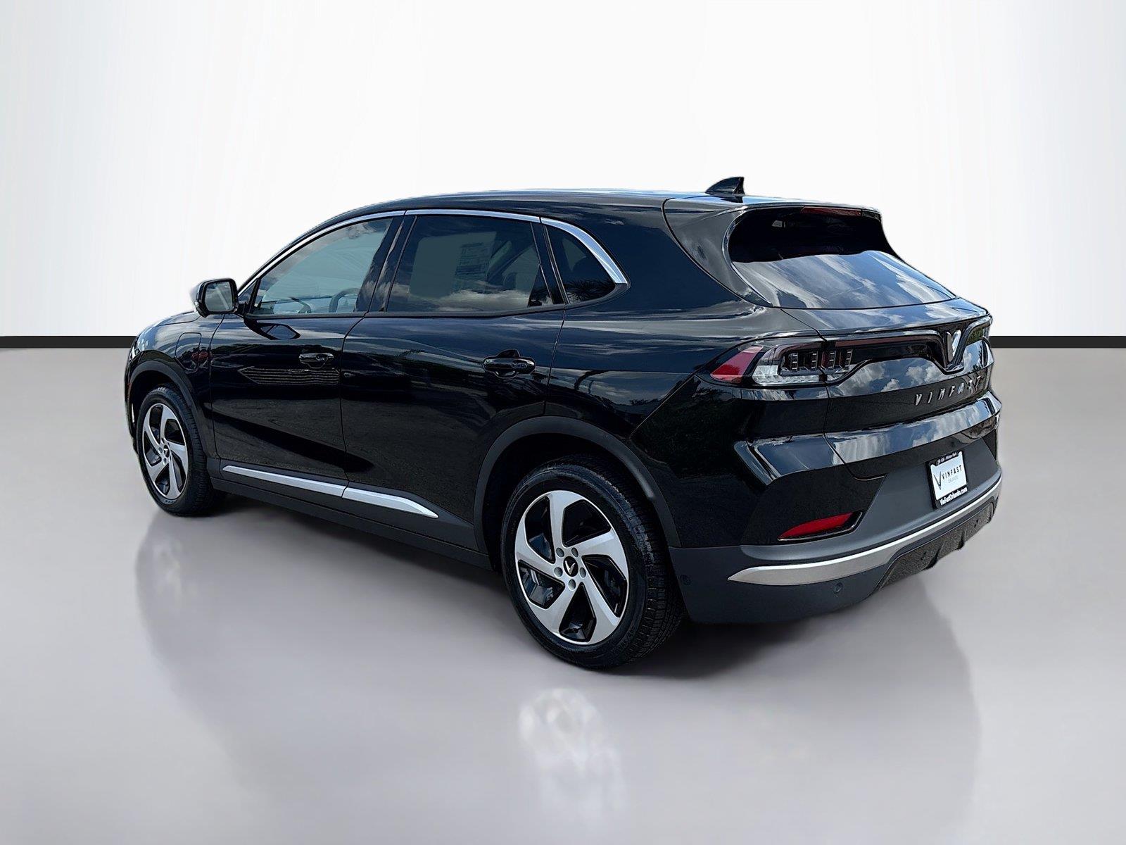 2025 VinFast VF 8 Eco