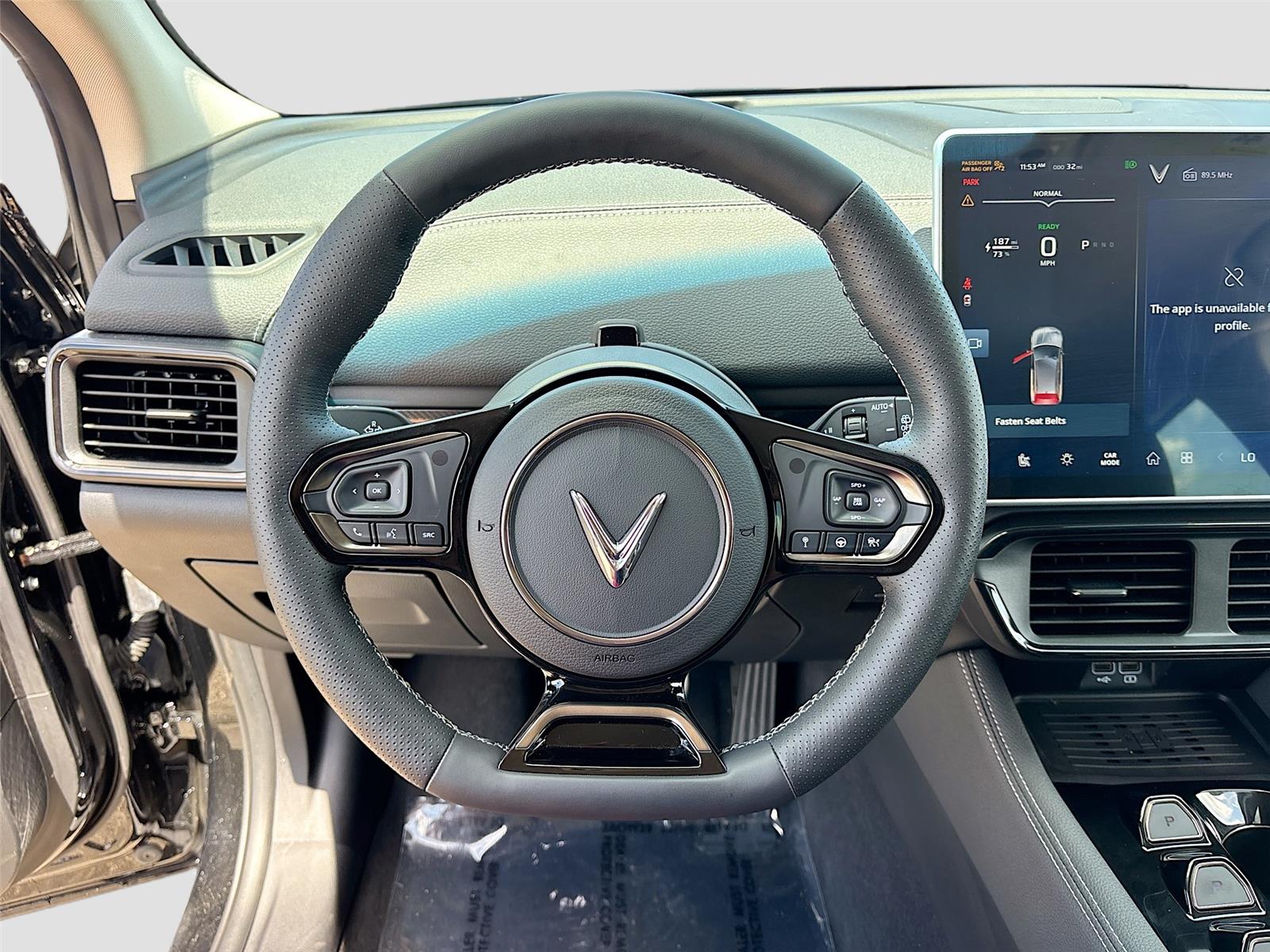 2025 VinFast VF 8 Eco