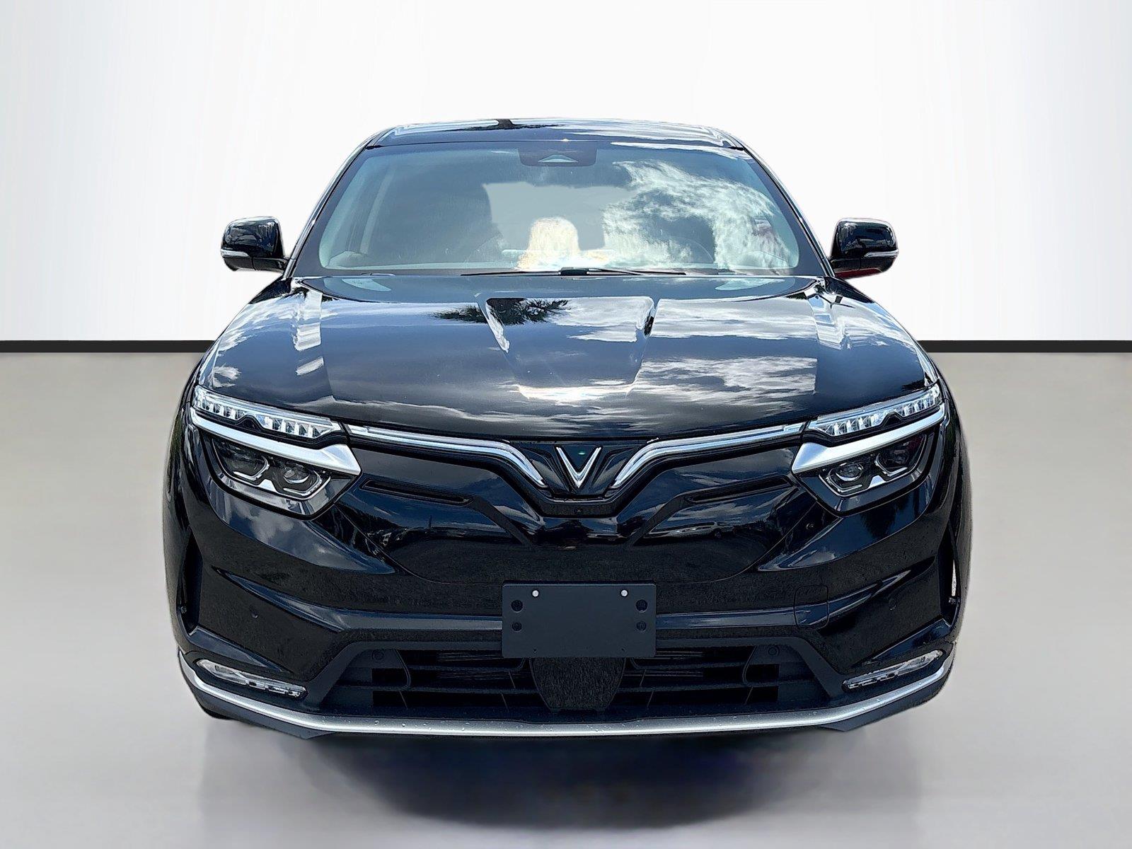 2025 VinFast VF 8 Eco