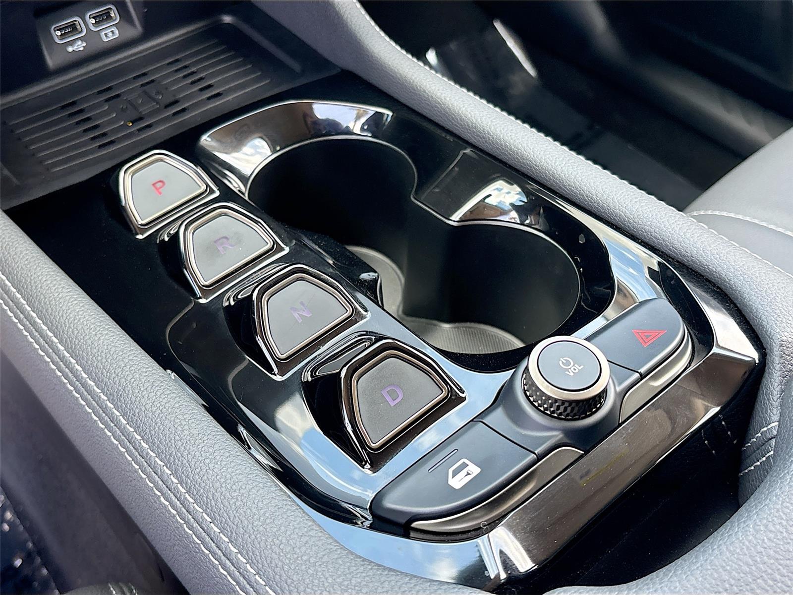 2025 VinFast VF 8 Eco