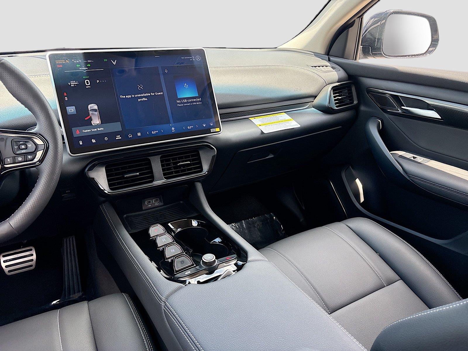 2025 VinFast VF 8 Eco