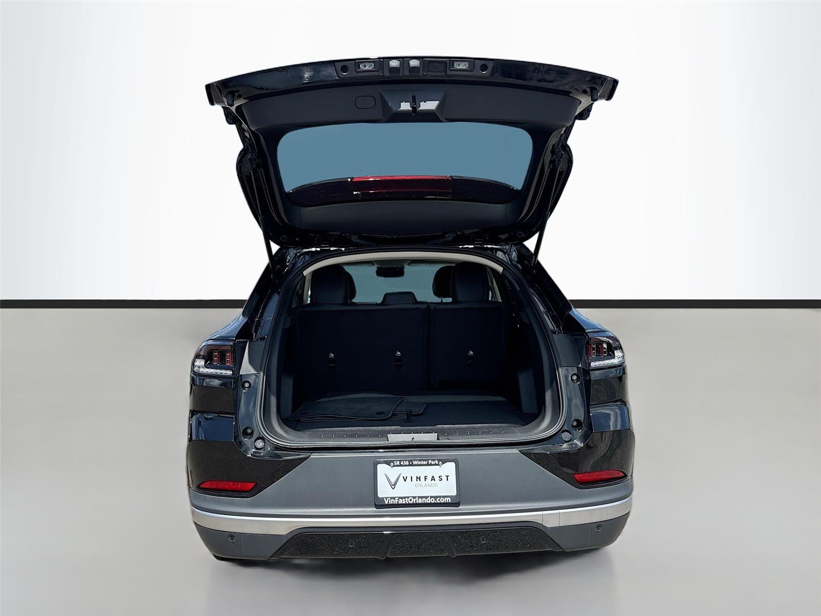 2025 VinFast VF 8 Eco