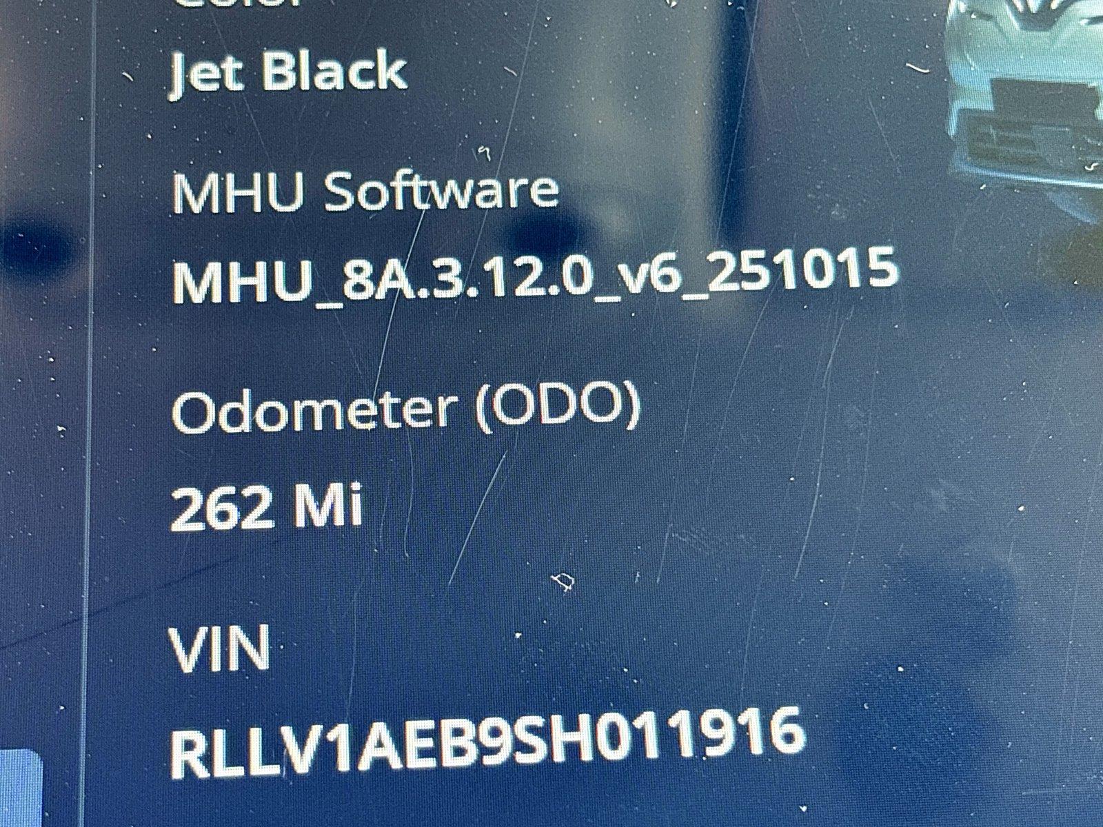 2025 VinFast VF 8 Eco