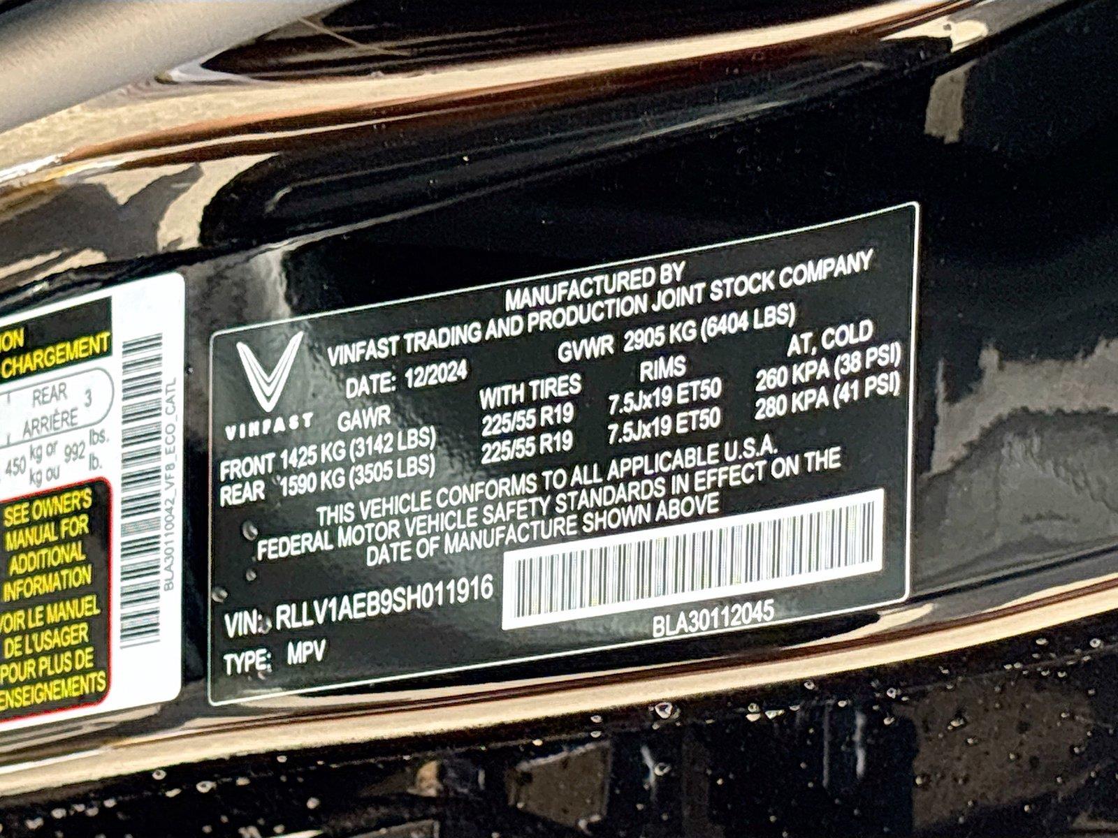 2025 VinFast VF 8 Eco