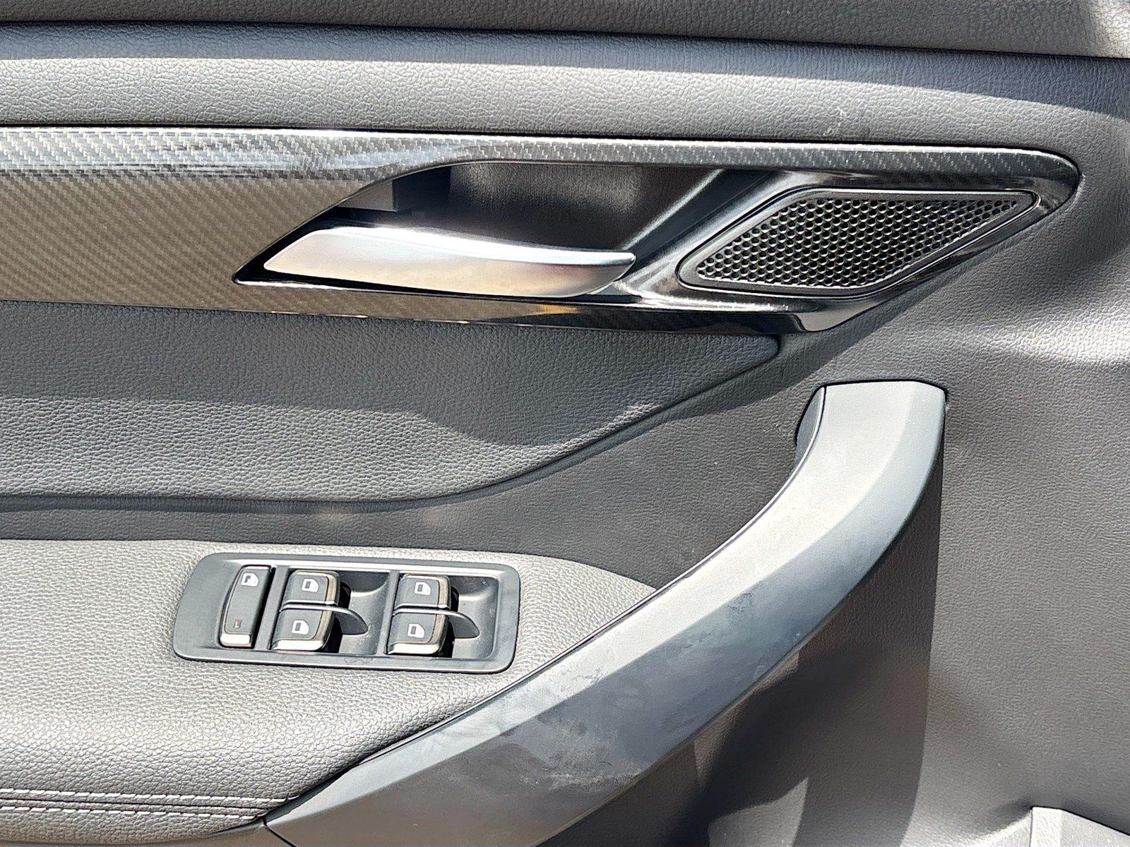 2025 VinFast VF 8 Eco