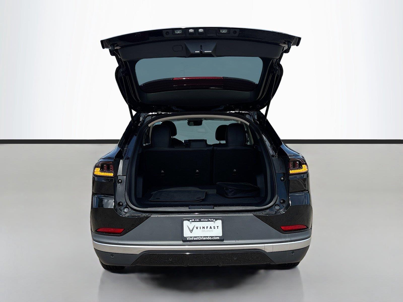 2025 VinFast VF 8 Eco