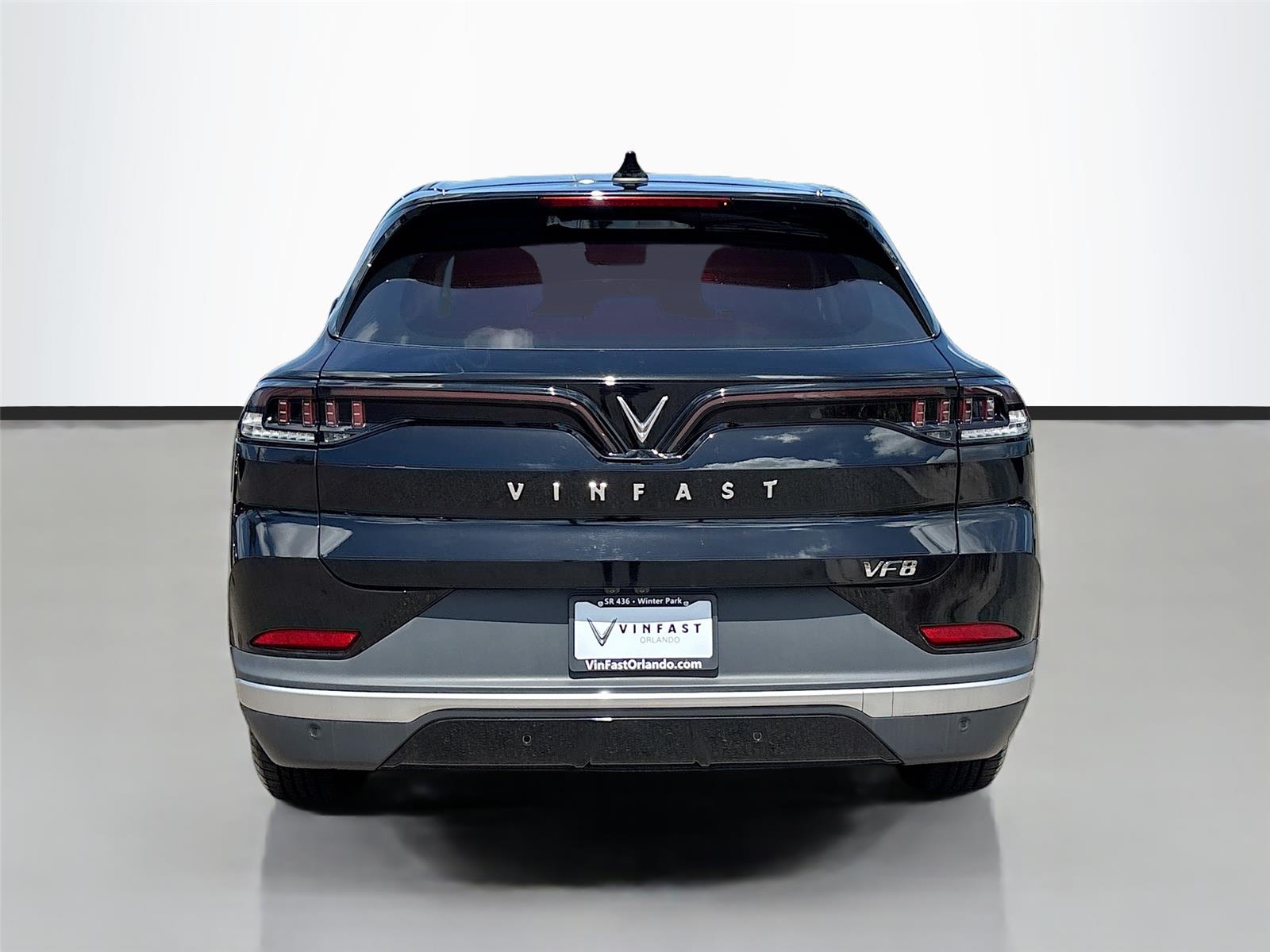 2025 VinFast VF 8 Eco