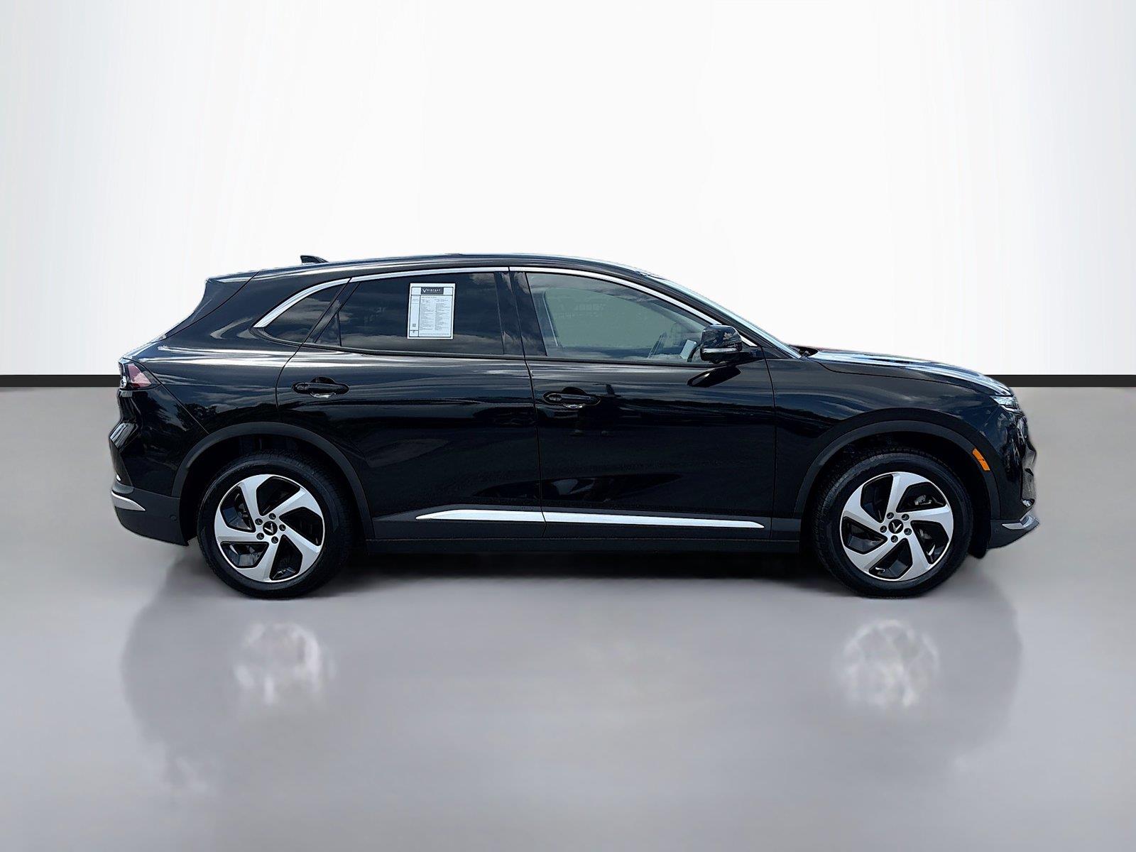 2025 VinFast VF 8 Eco