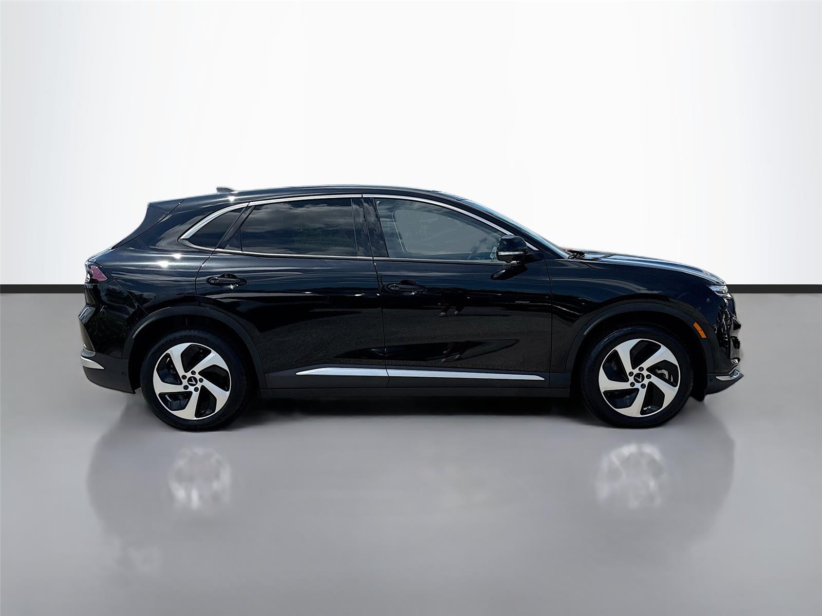 2025 VinFast VF 8 Eco