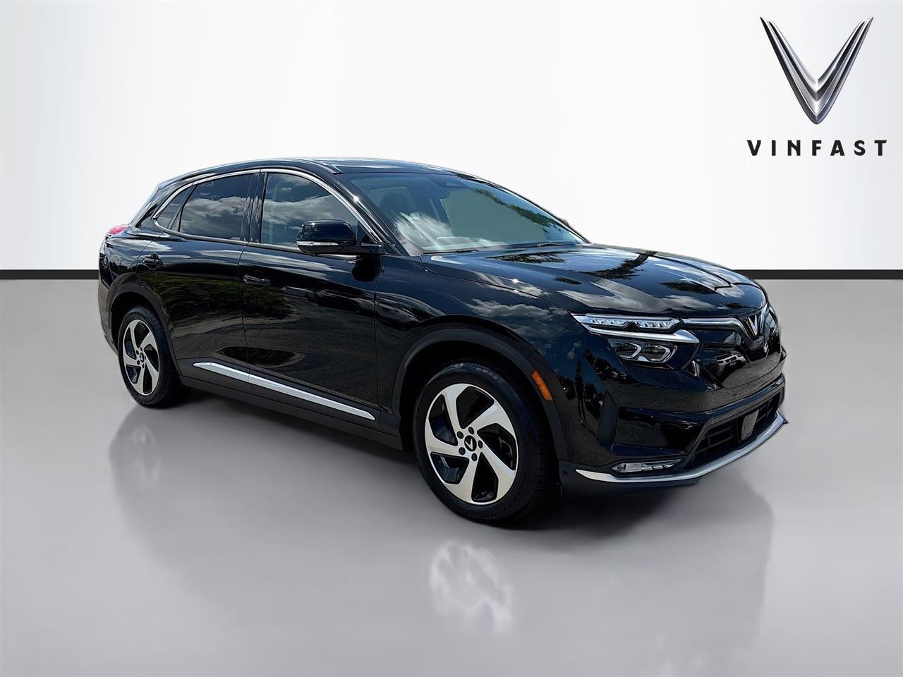 2025 VinFast VF 8 Eco