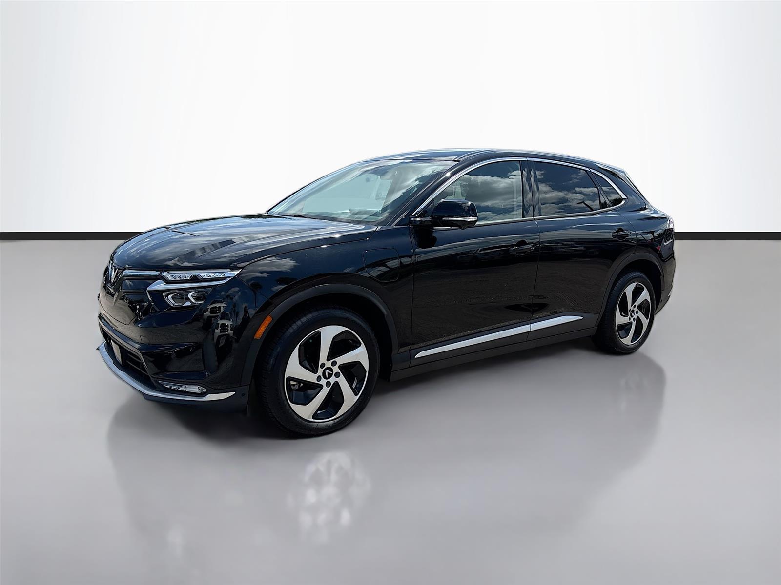 2025 VinFast VF 8 Eco