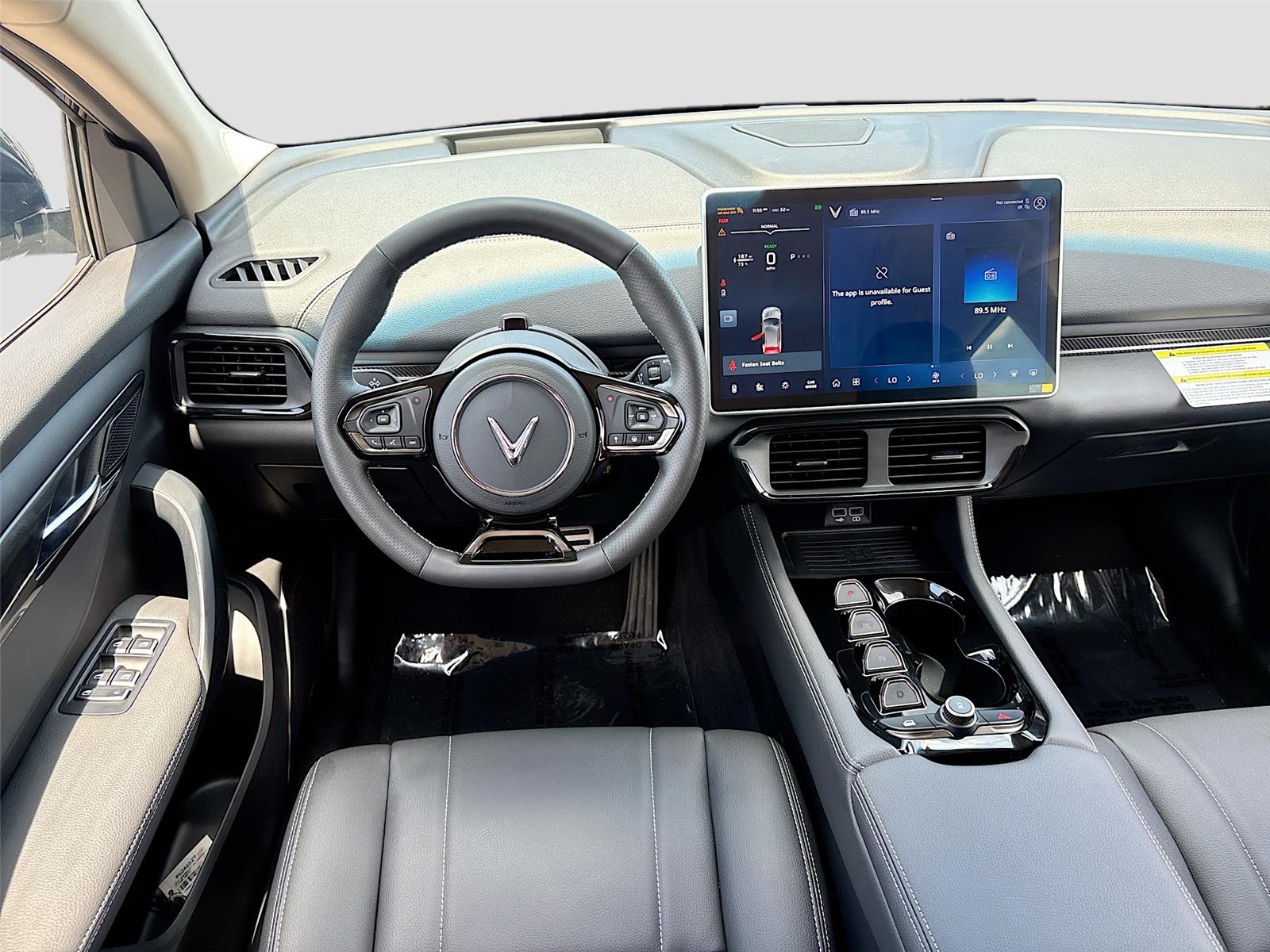 2025 VinFast VF 8 Eco