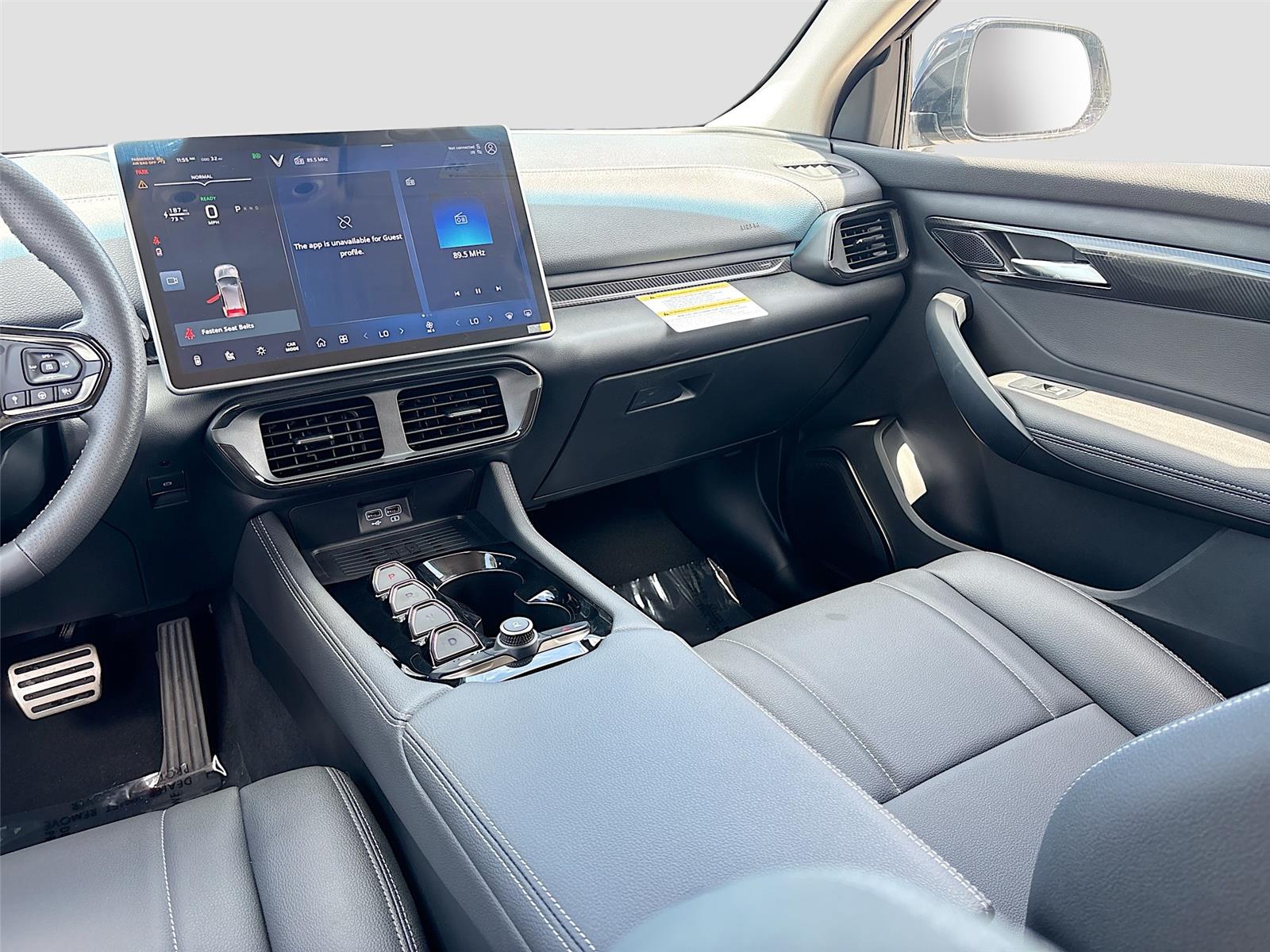 2025 VinFast VF 8 Eco