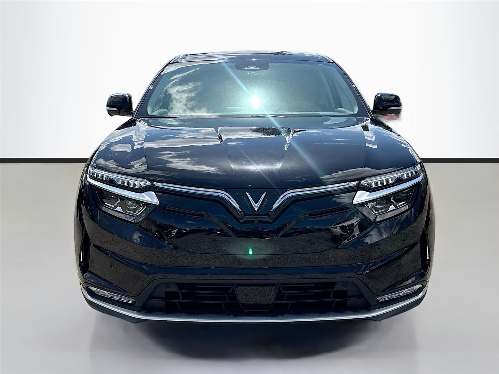 2025 VinFast VF 8 Eco