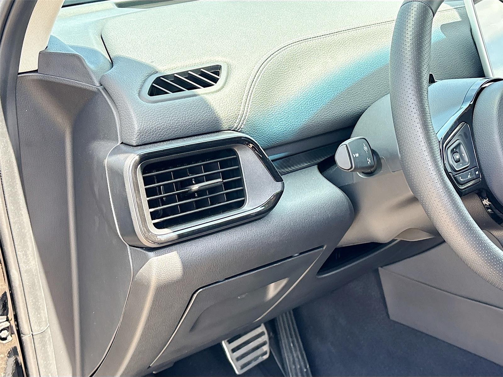 2025 VinFast VF 8 Eco