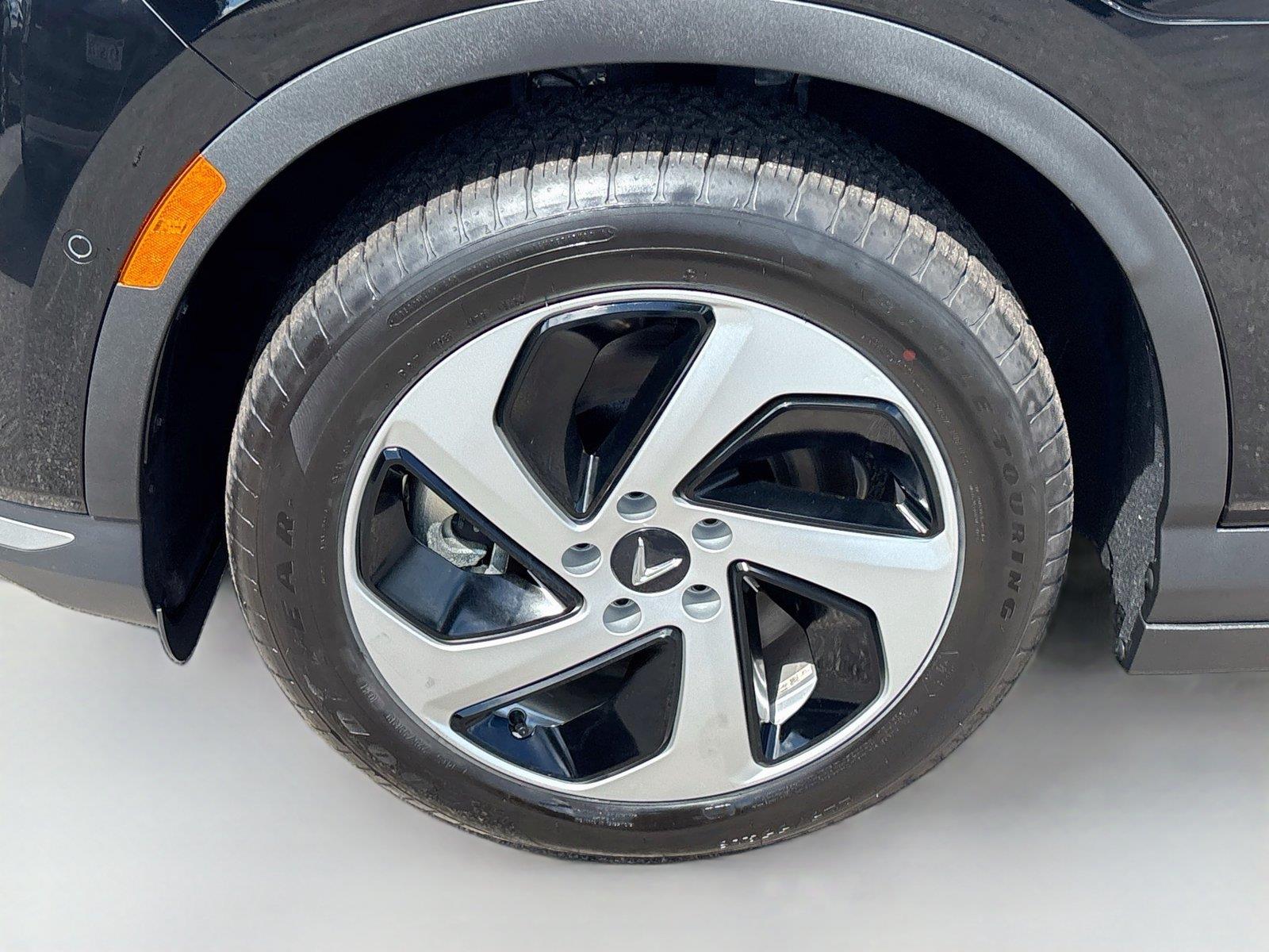 2027 VinFast VF 8 Eco