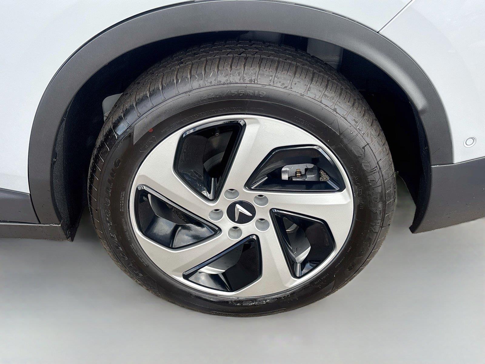 2027 VinFast VF 8 Eco