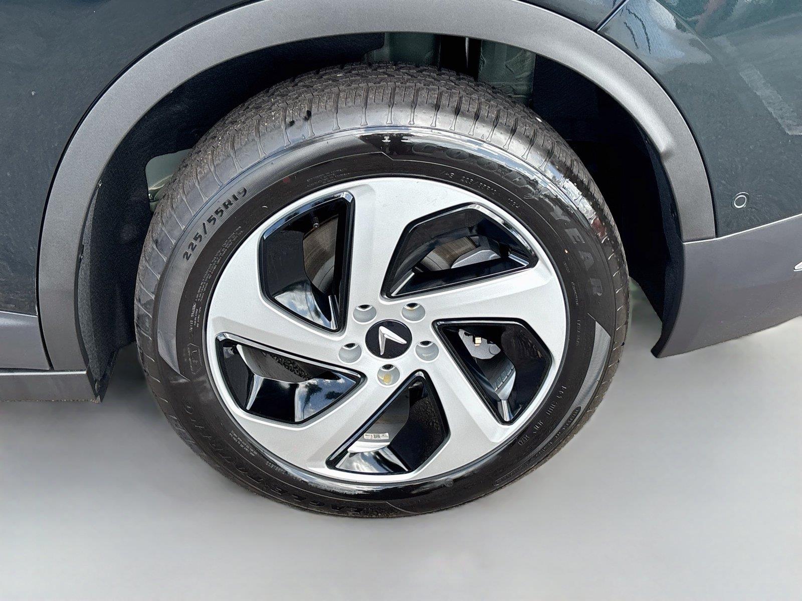 2027 VinFast VF 8 Eco