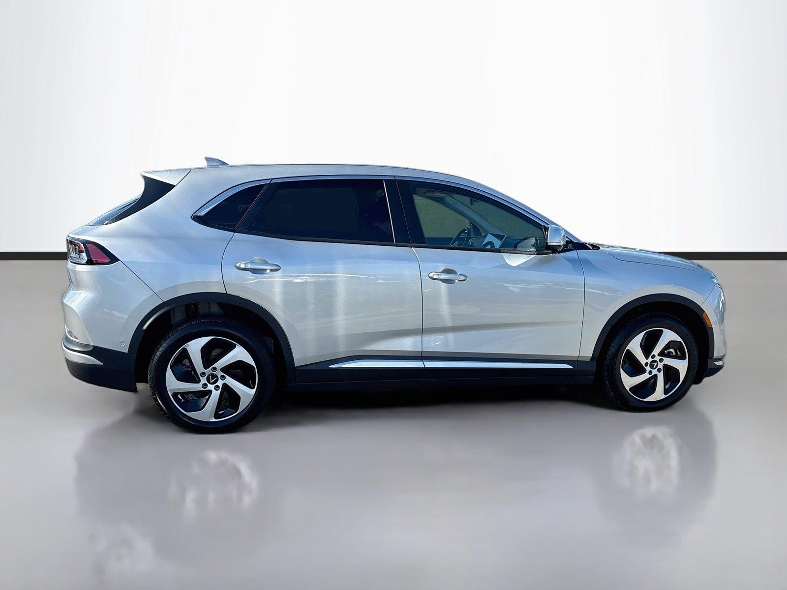 2027 VinFast VF 8 Eco