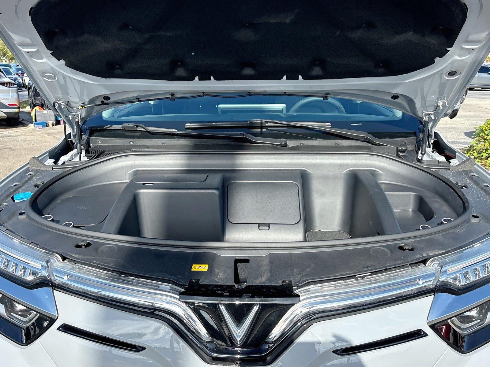 2027 VinFast VF 8 Eco