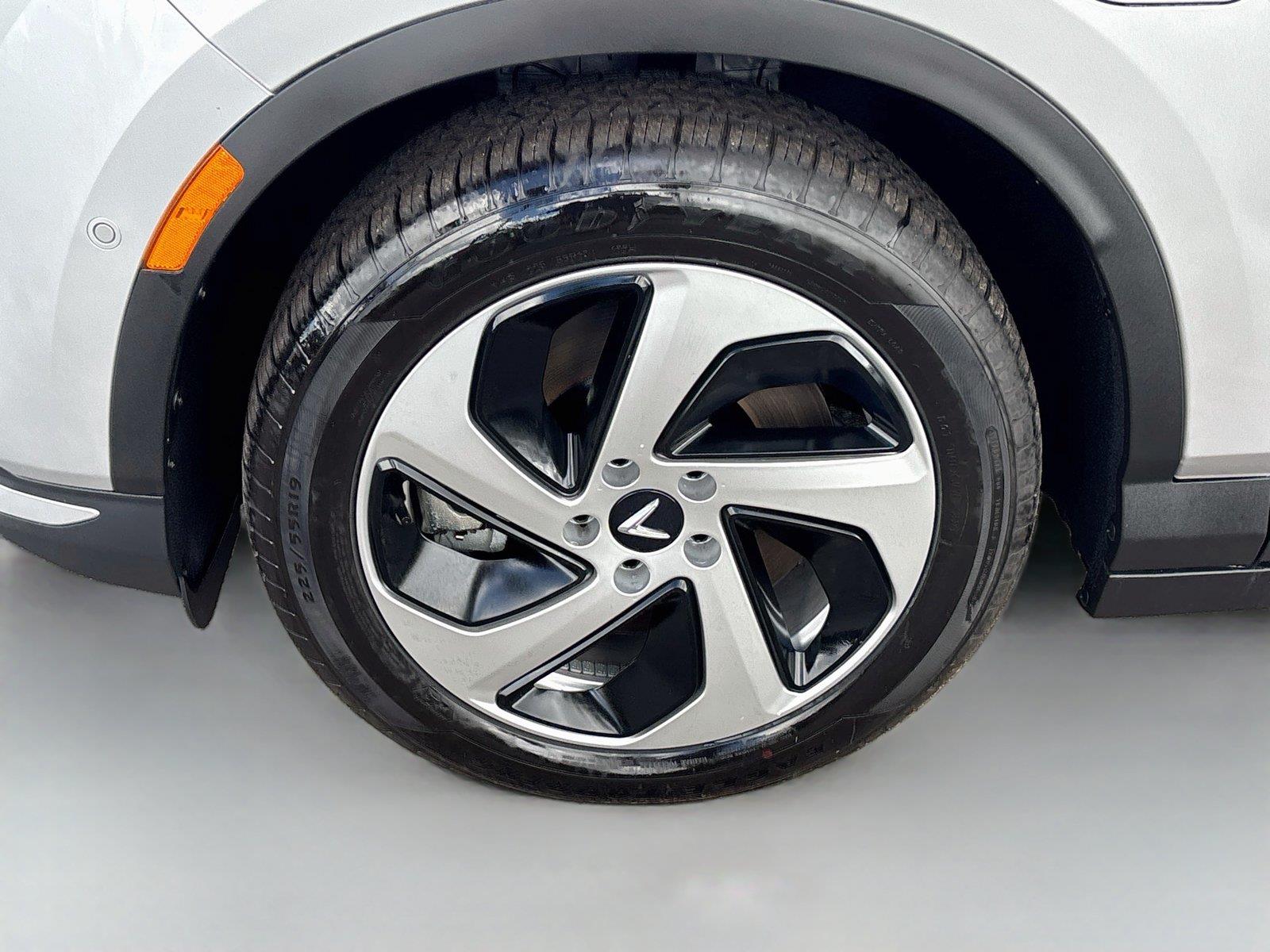 2027 VinFast VF 8 Eco