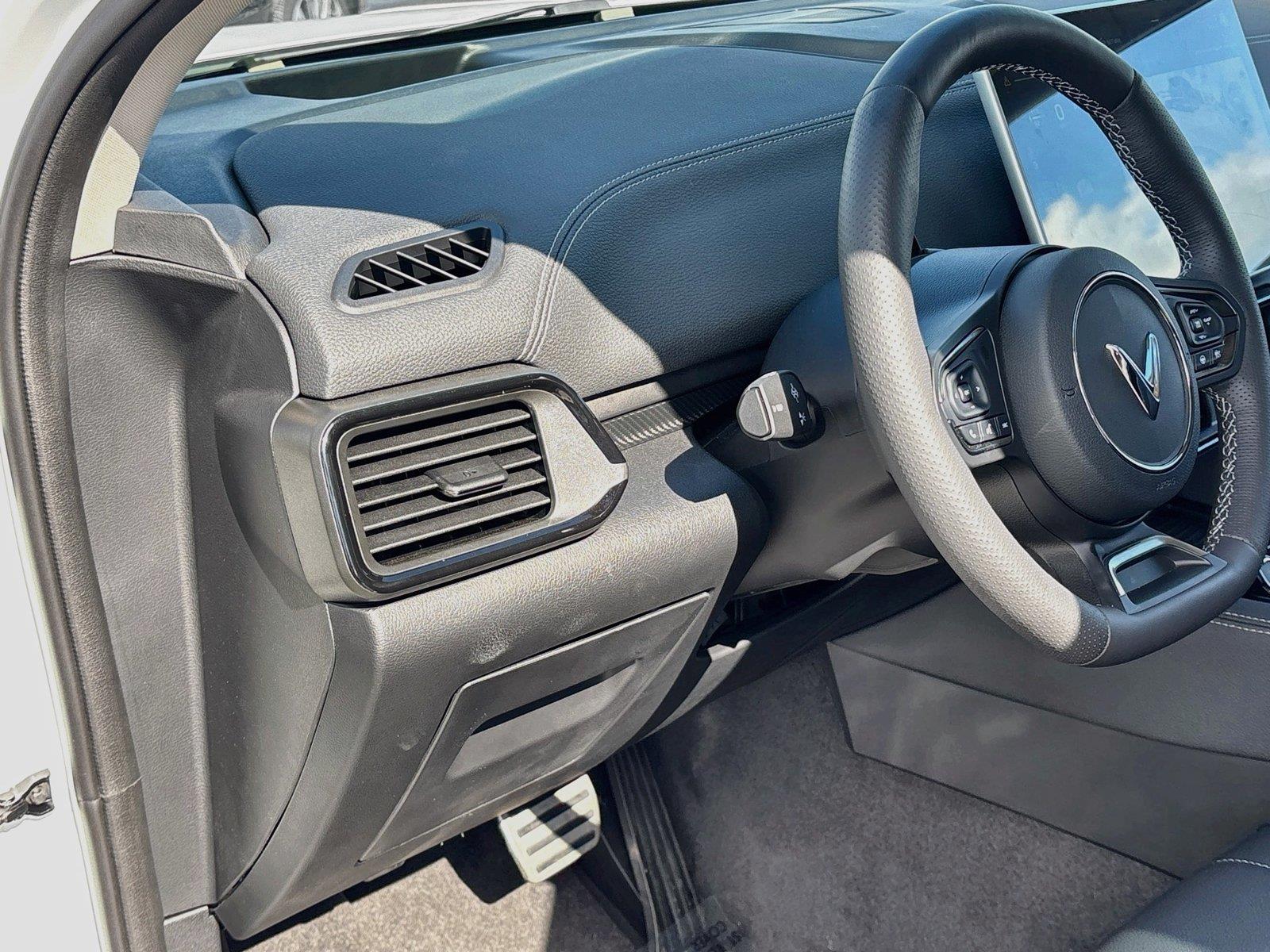 2027 VinFast VF 8 Eco