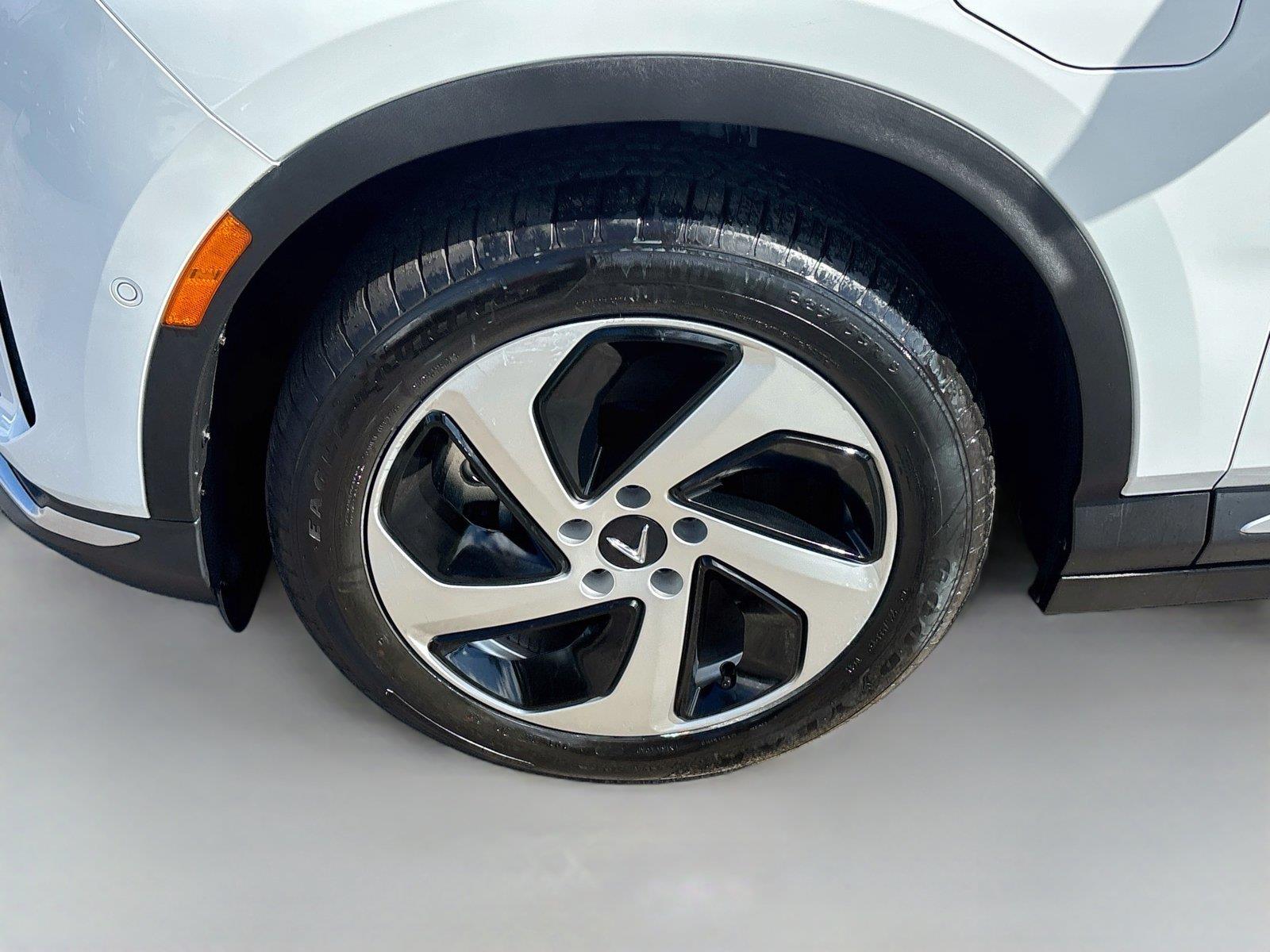 2027 VinFast VF 8 Eco