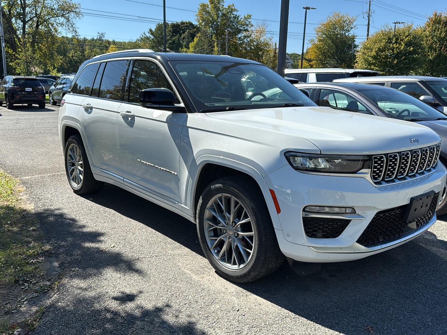 2022 Jeep Grand Cherokee Summit photo 2