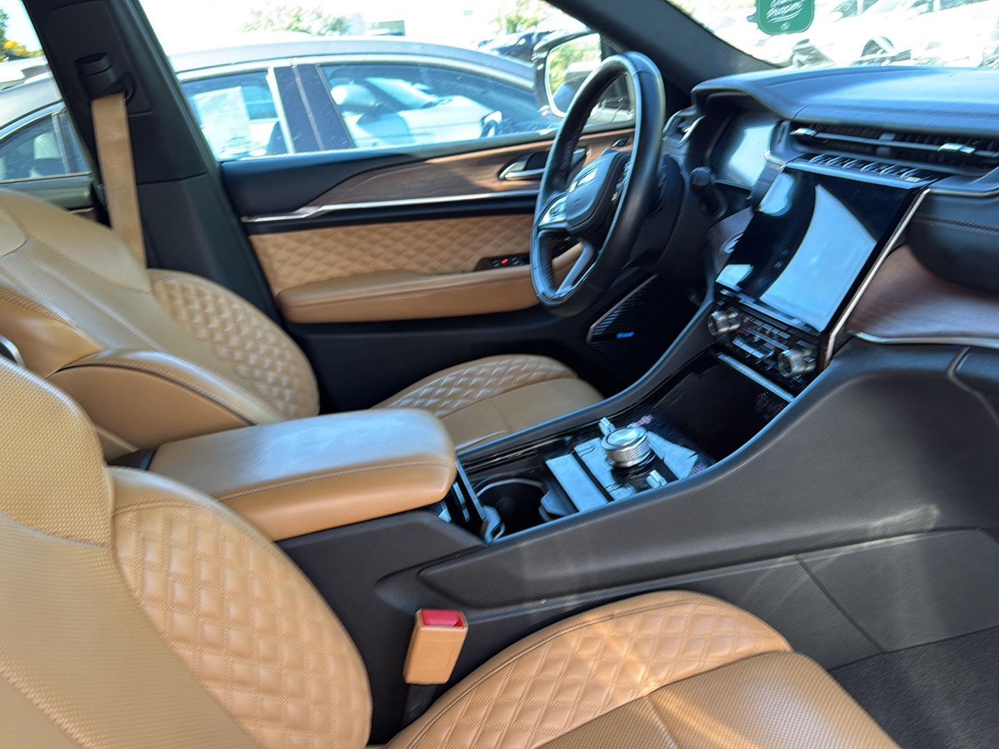 2022 Jeep Grand Cherokee Summit photo 3