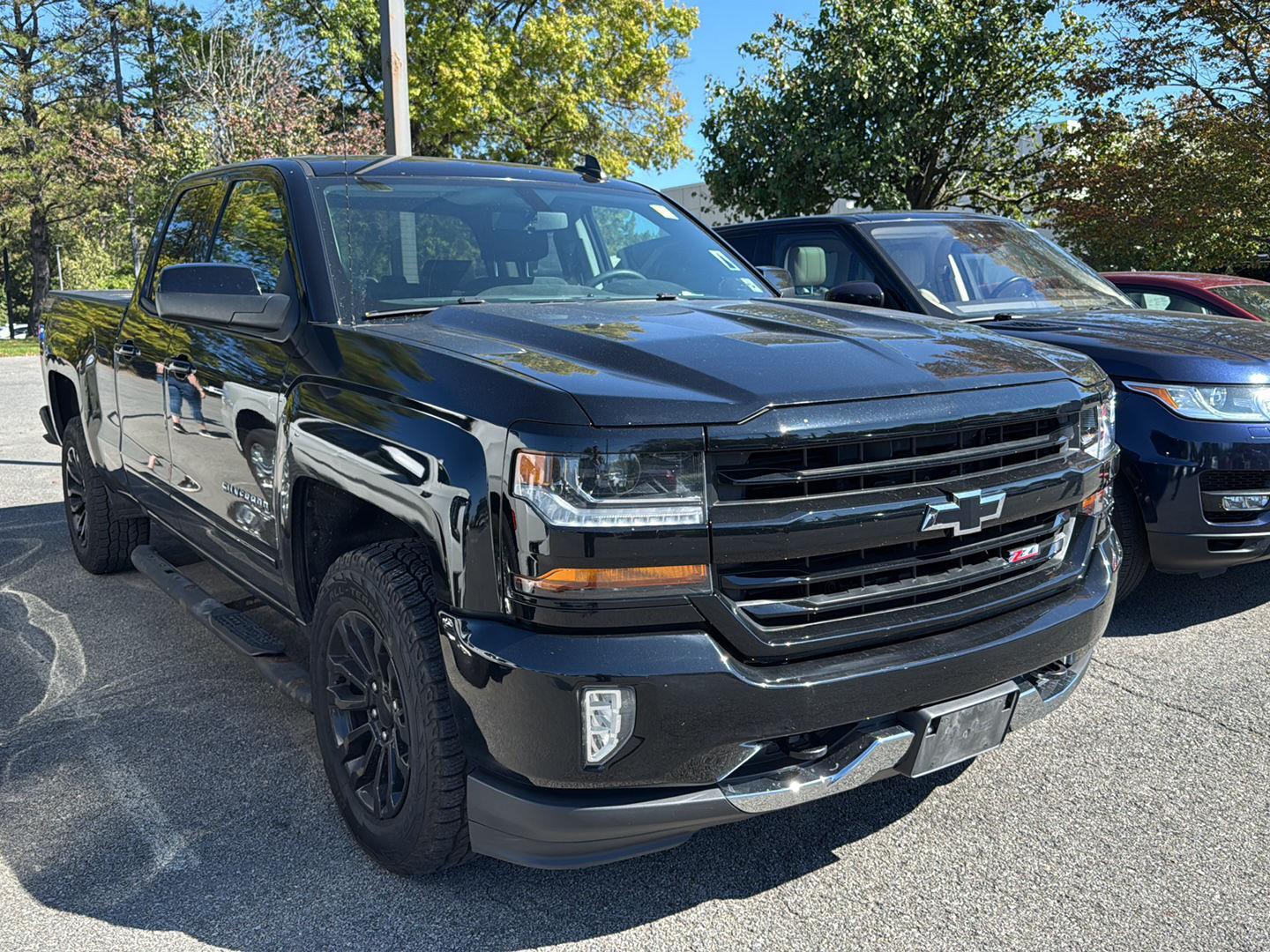 2017 Chevrolet Silverado 1500 LT photo 2