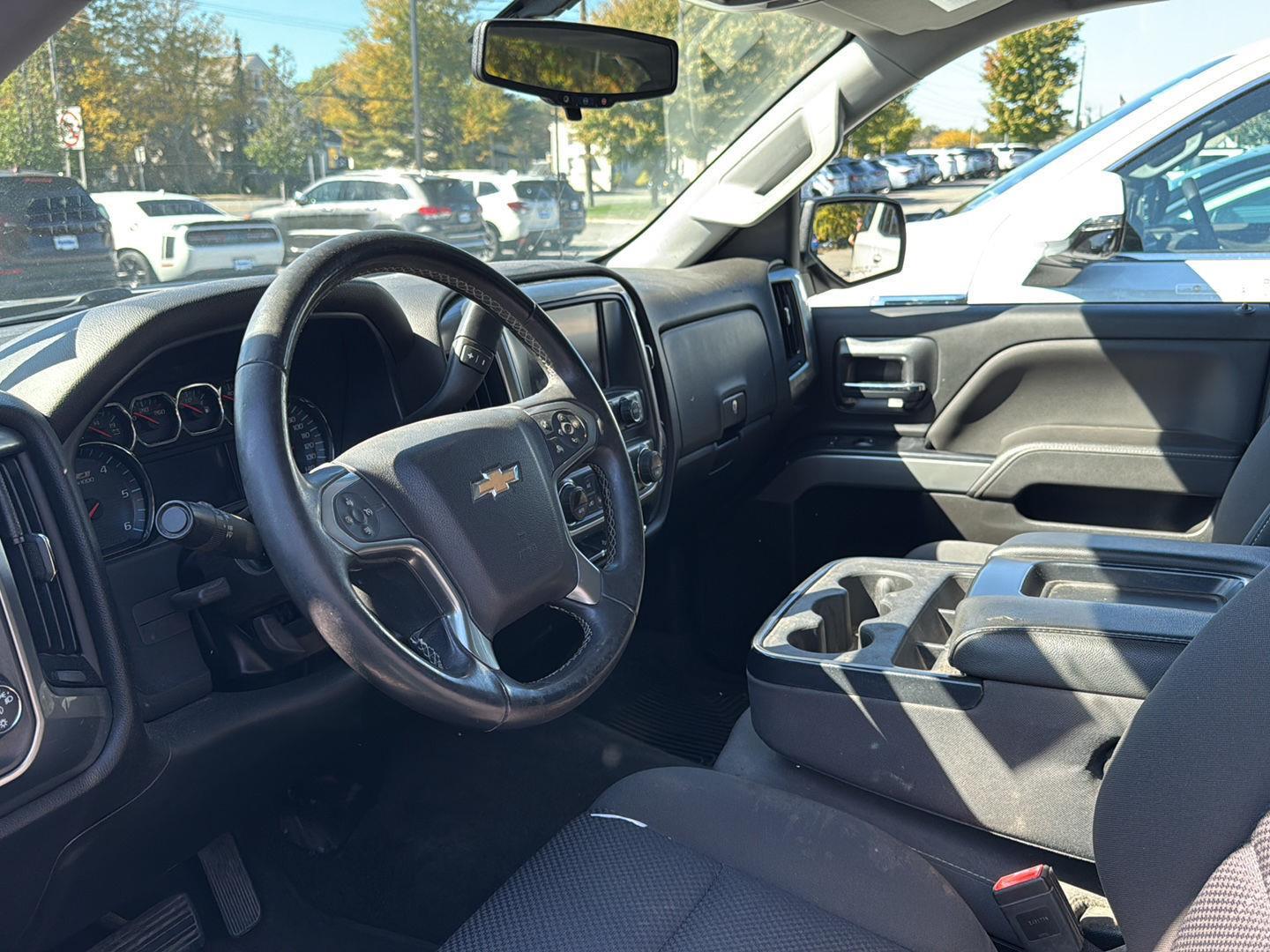 2017 Chevrolet Silverado 1500 LT photo 3