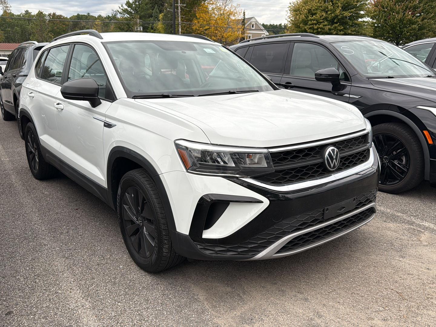2022 Volkswagen Taos S photo 2
