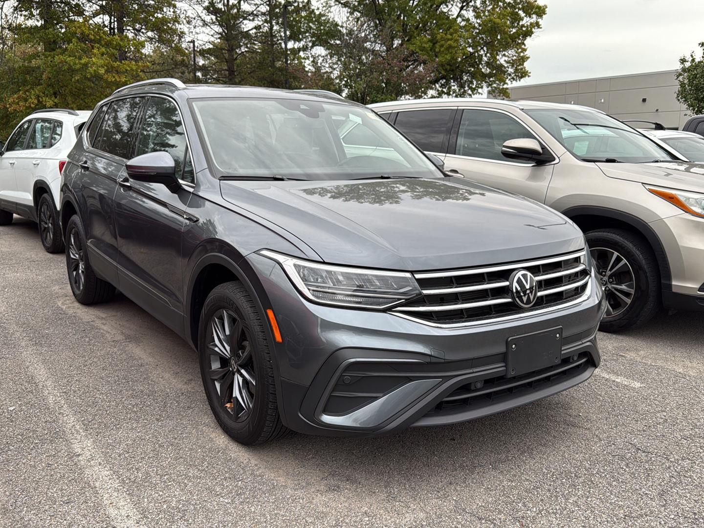 2022 Volkswagen Tiguan SE photo 2