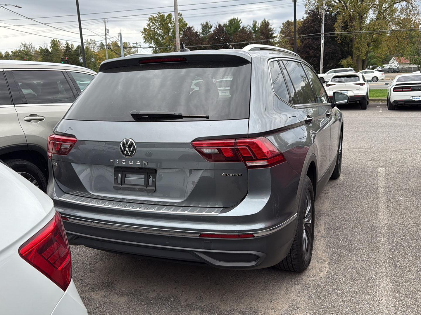 2022 Volkswagen Tiguan SE photo 3