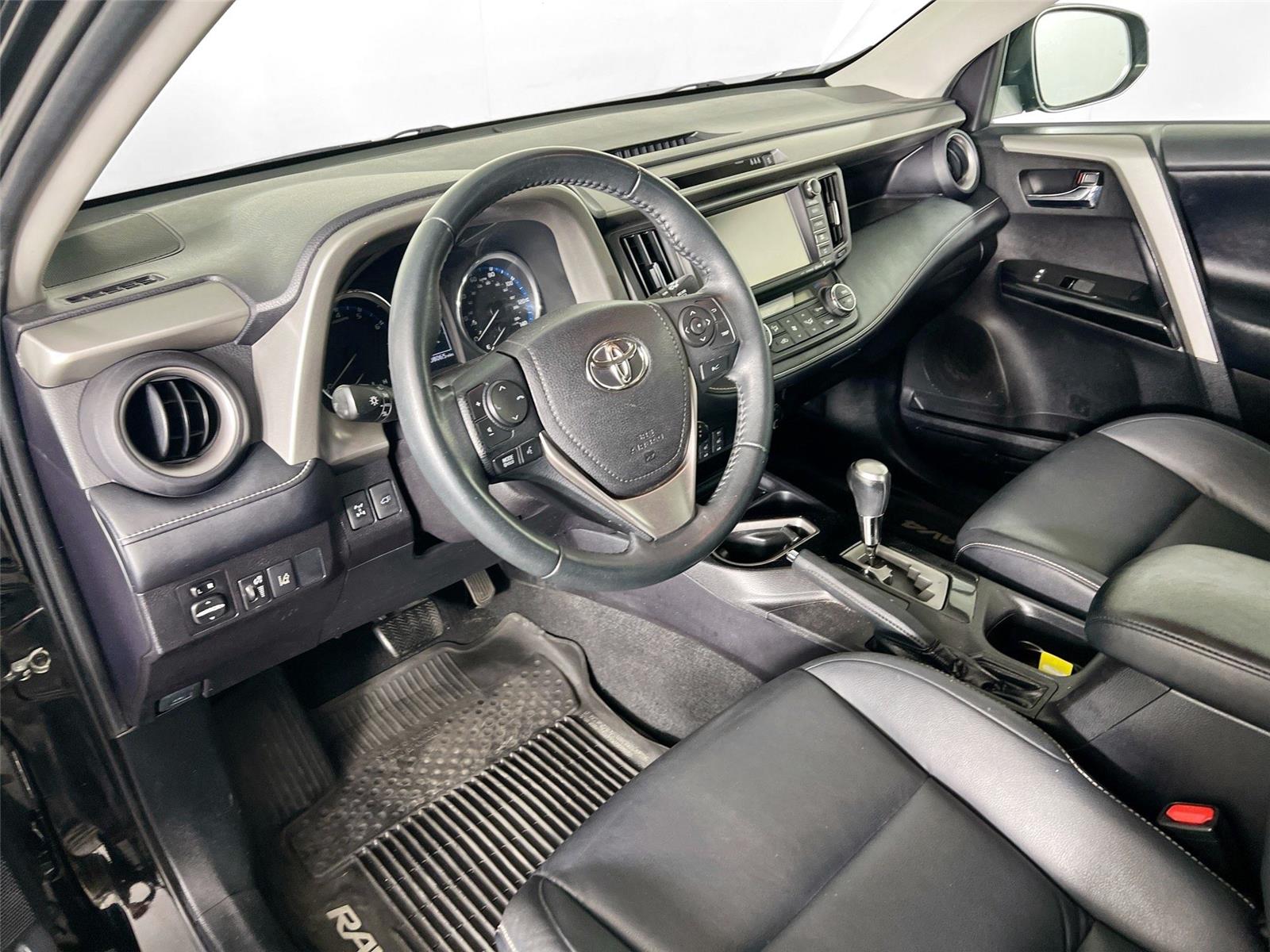 2017 Toyota RAV4 Limited photo 4