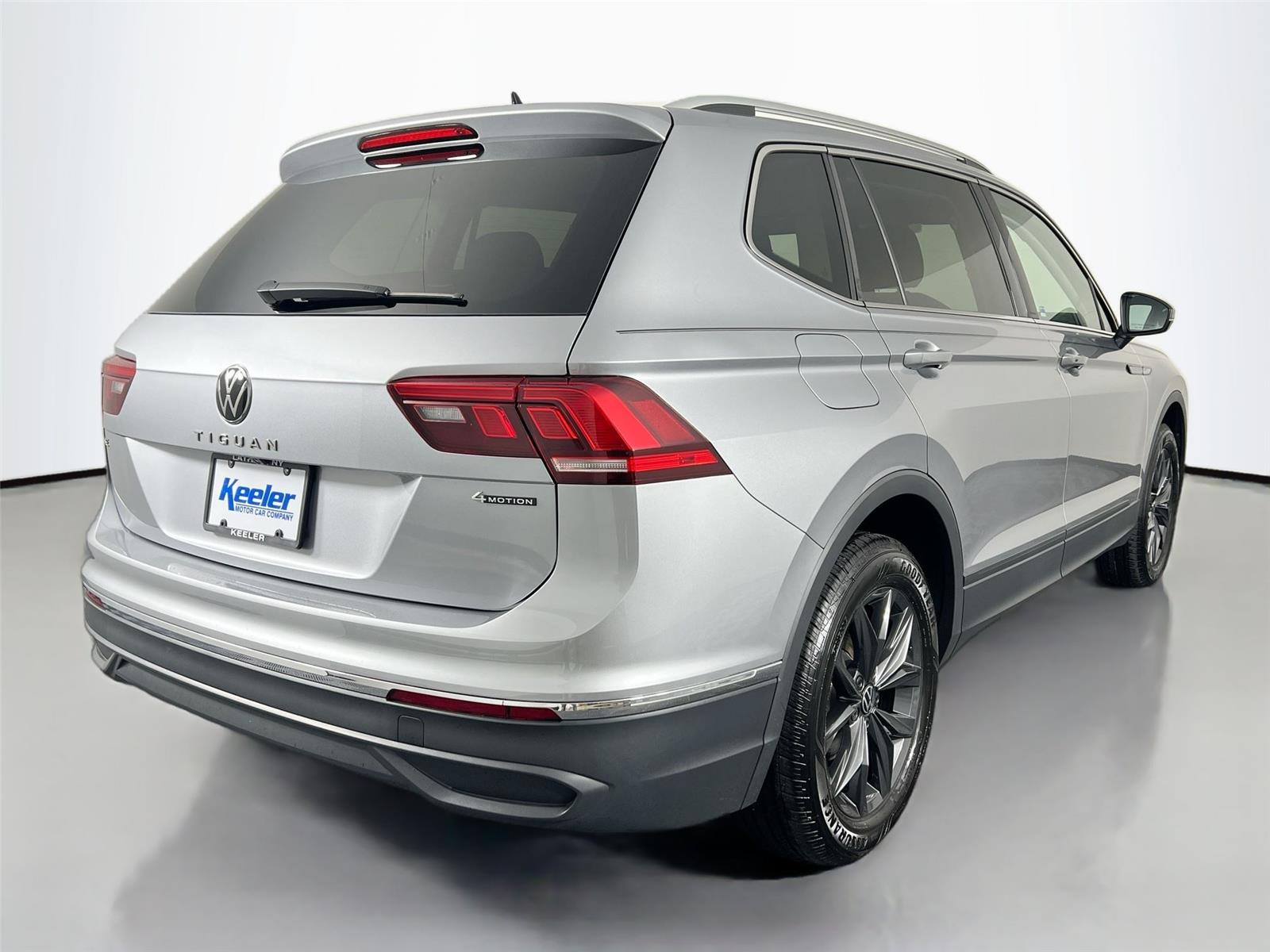 2024 Volkswagen Tiguan SE Wolfsburg Edition photo 5