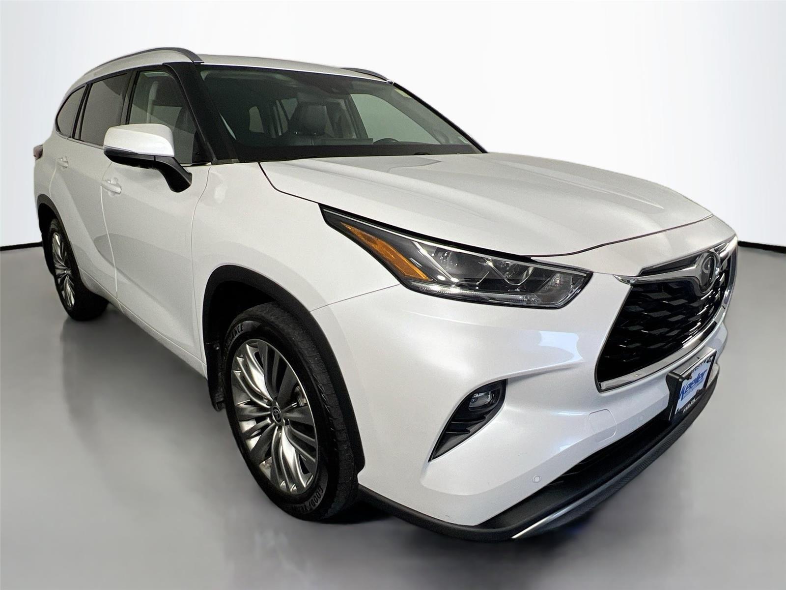 2022 Toyota Highlander Platinum photo 3