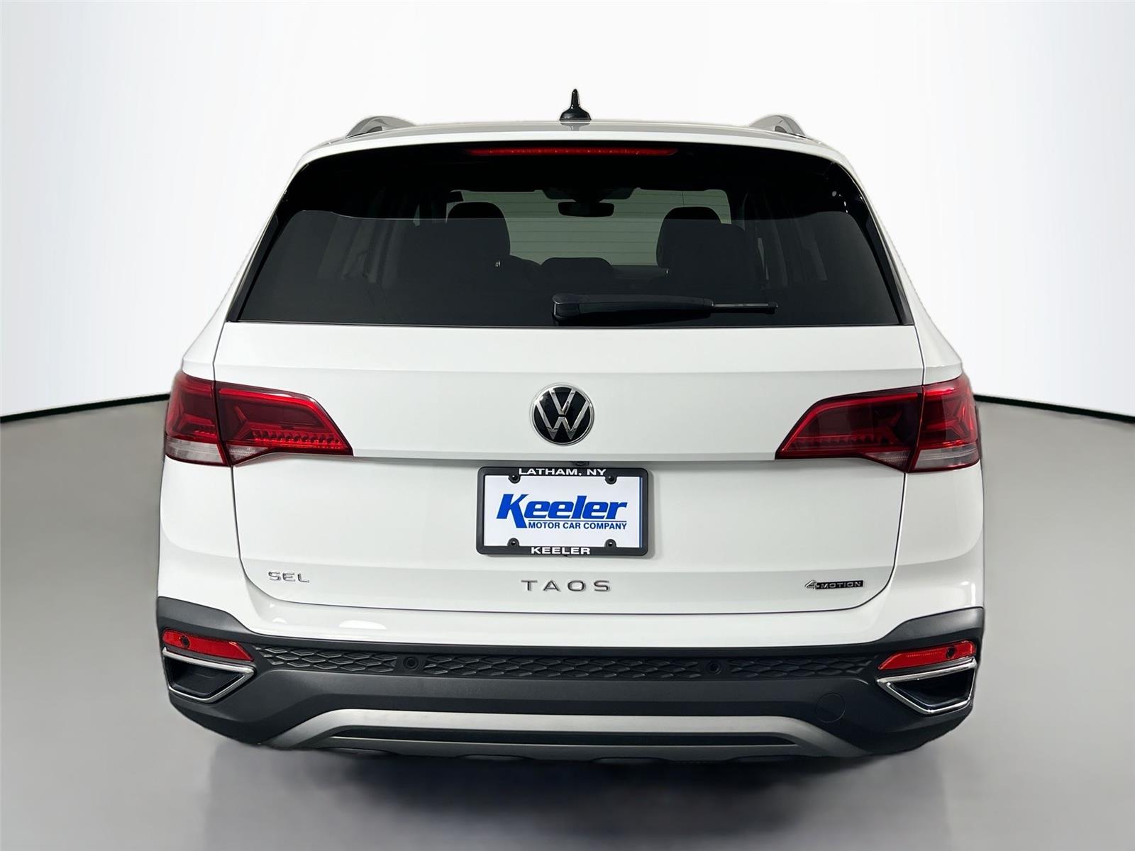 2023 Volkswagen Taos SEL photo 3