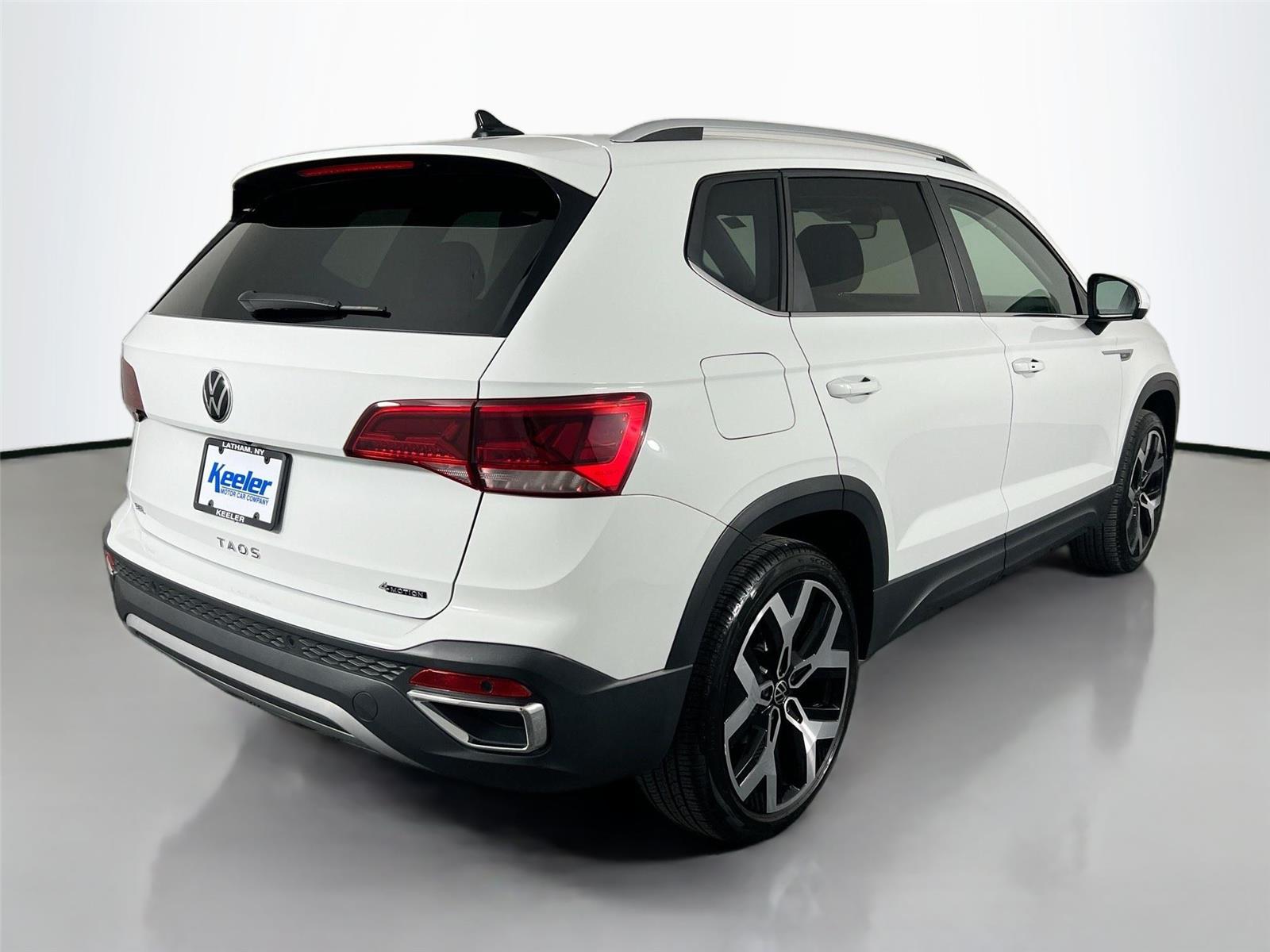 2023 Volkswagen Taos SEL photo 4