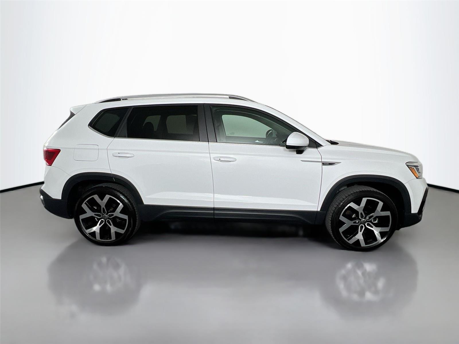 2023 Volkswagen Taos SEL photo 5