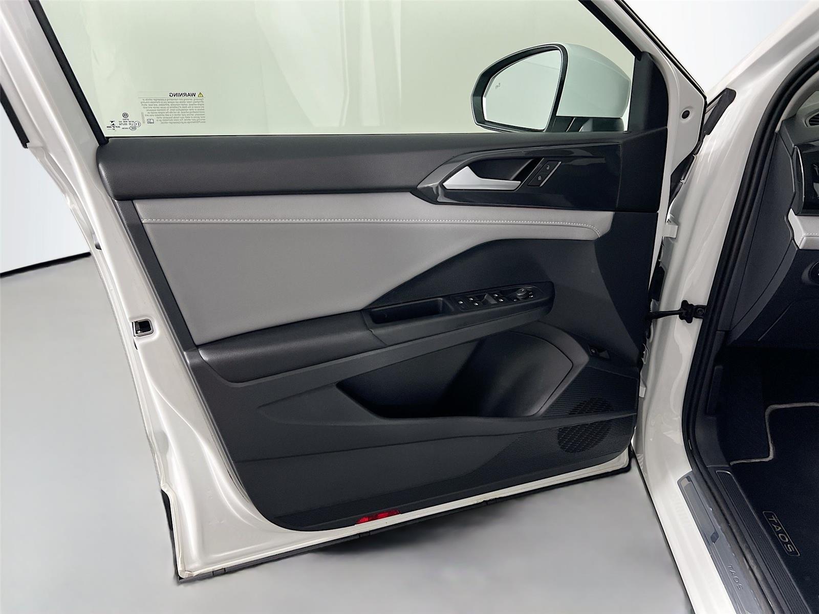 2023 Volkswagen Taos SEL photo 17