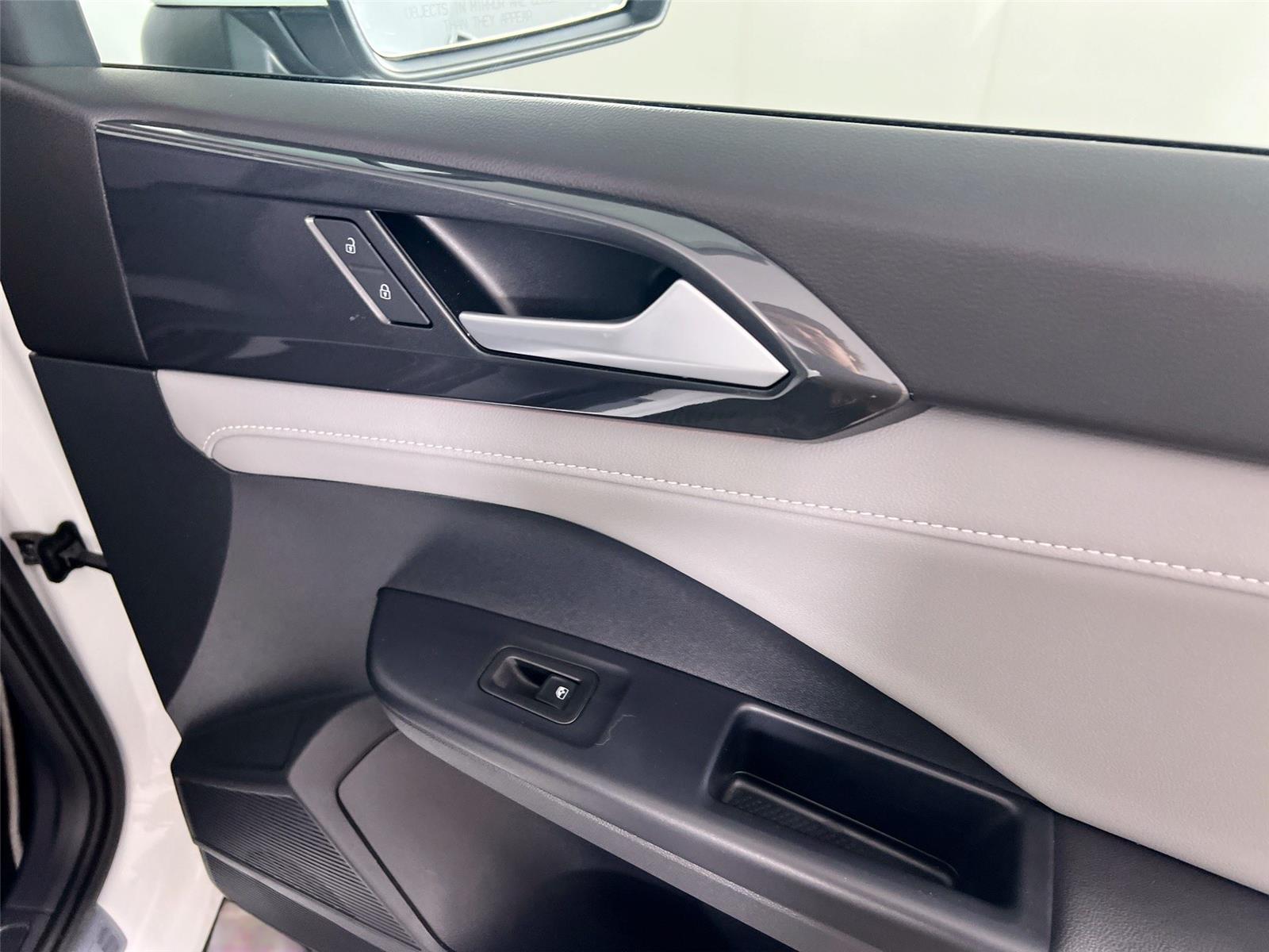 2023 Volkswagen Taos SEL photo 29