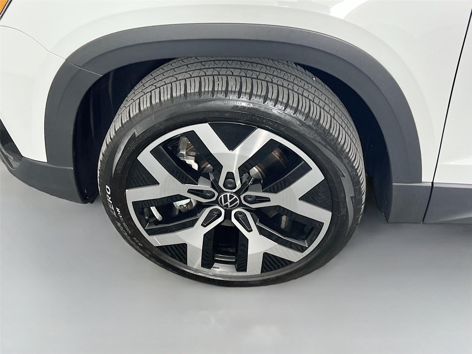 2023 Volkswagen Taos SEL photo 30
