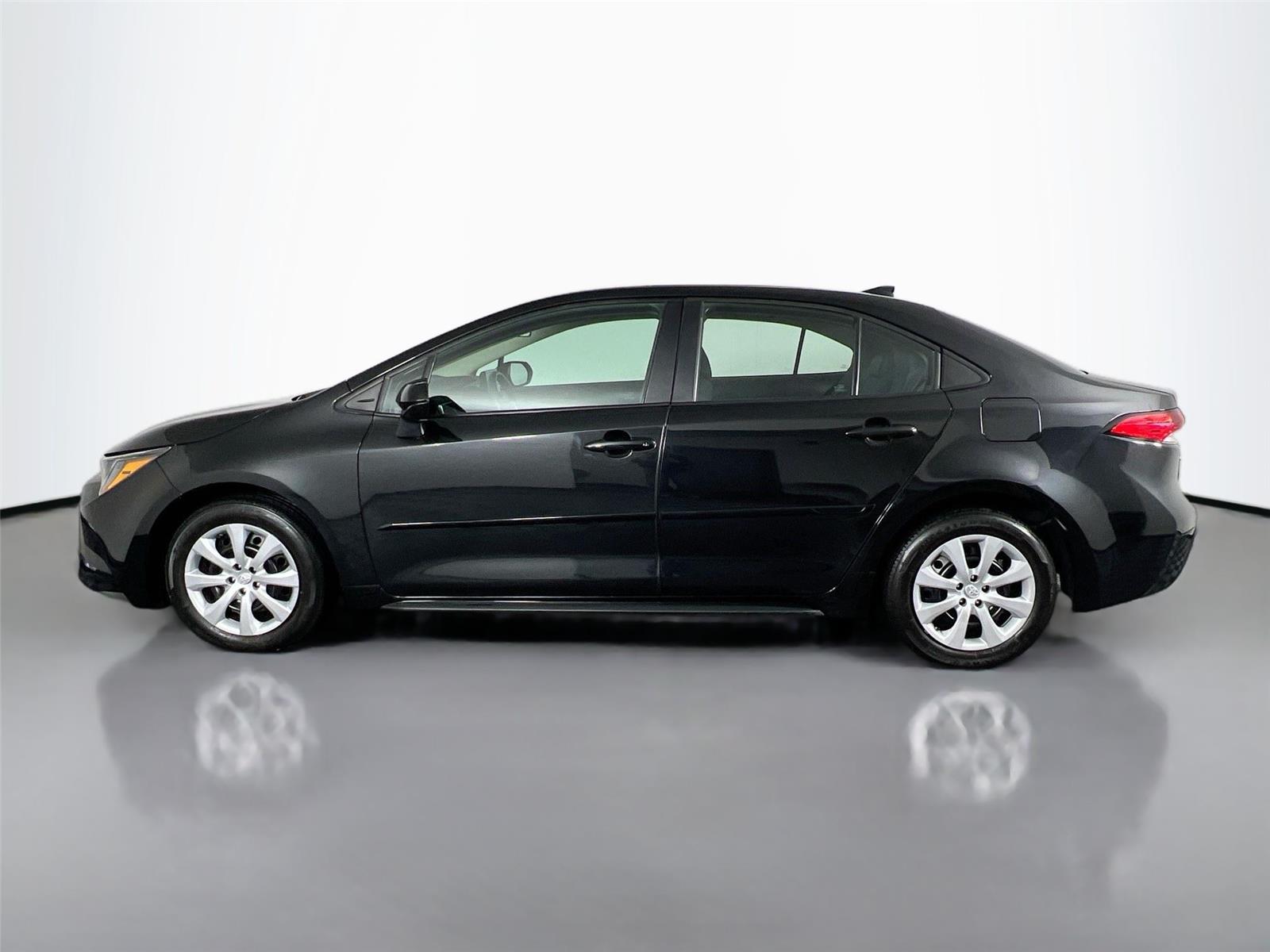 2022 Toyota Corolla LE photo 2