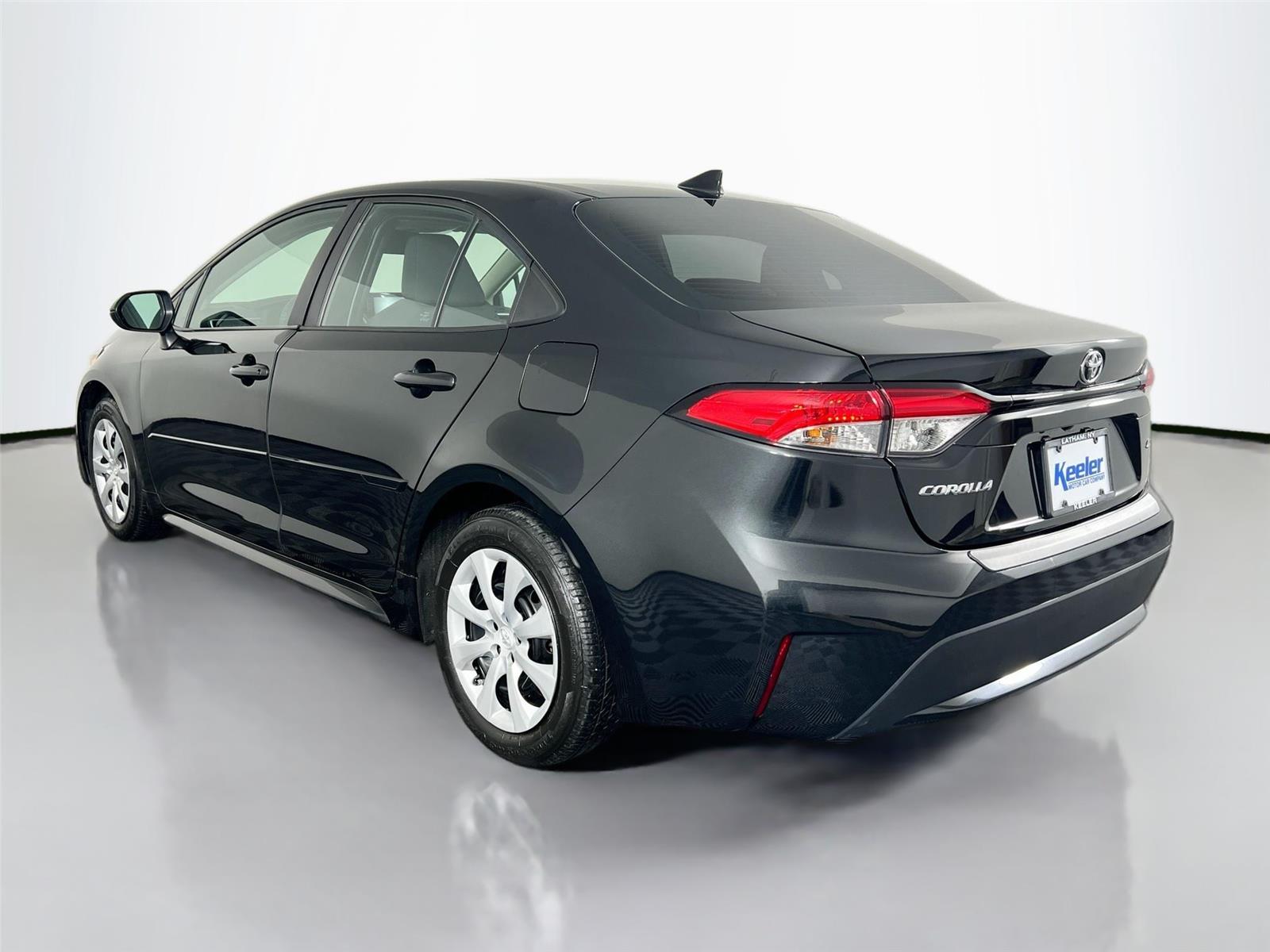 2022 Toyota Corolla LE photo 3