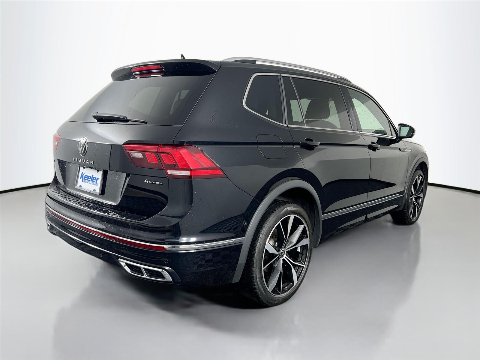 2023 Volkswagen Tiguan SEL R-Line Black photo 4